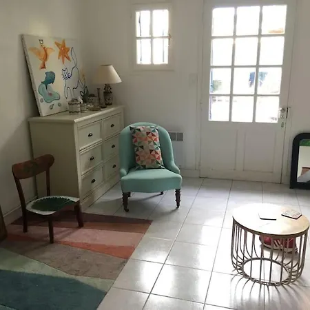 Semesterbostad Jolie Petite Maison Proche *